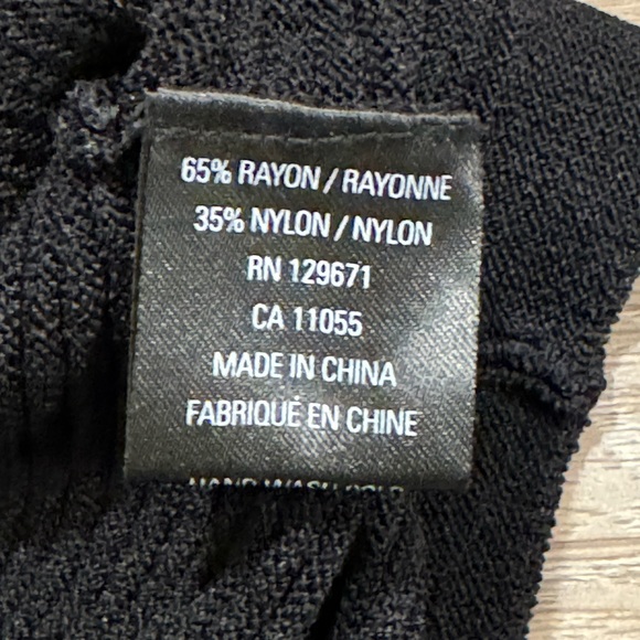 Skull Cashmere Women’s Black Slit Sleeved Sweater Size Large - Picture 7 of 7